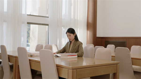 【理響中國(guó)|鏗鏘有理·黨校公開課】新時(shí)代如何推進(jìn)全面依法治國(guó)